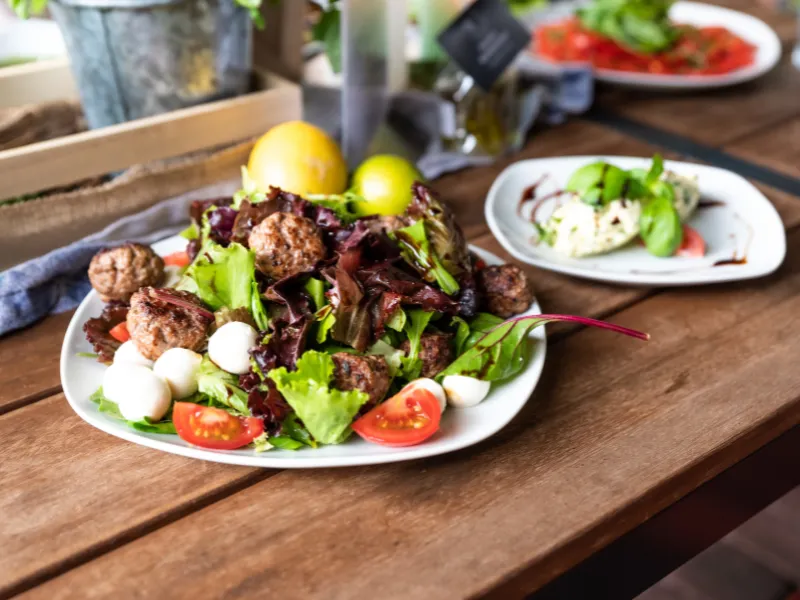 Beilagen und Salate beim Grill & BBQ – frisch vor Ort zubereitet