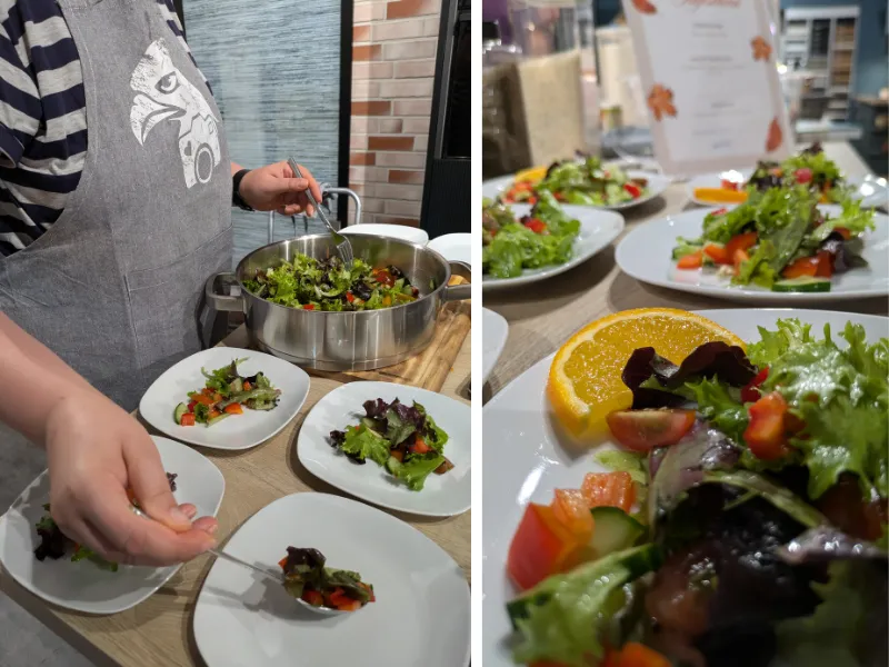 Privatkoch erklärt Arbeitsschritte während eines Kochkurses