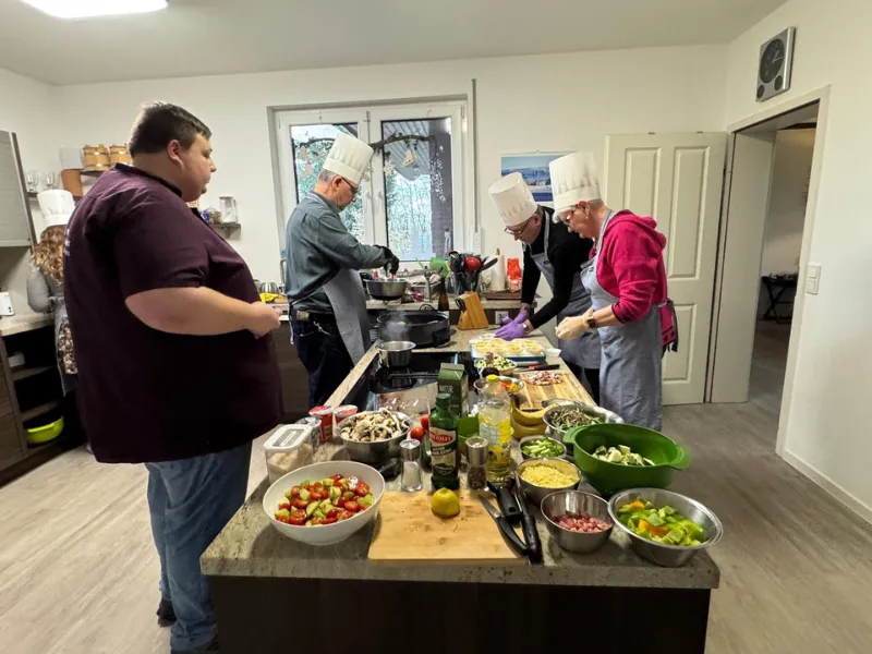 Kochkurs in kleiner Gruppe in privater Küche