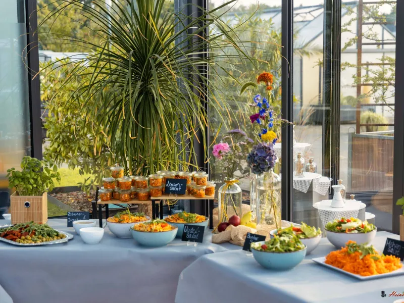 Buffet und Fingerfood frisch angerichtet