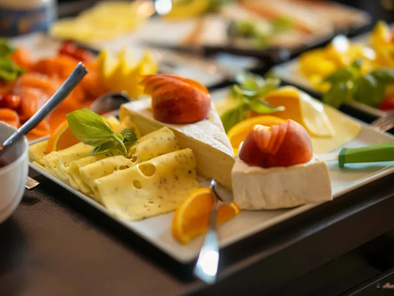 Käseplatte beim Schlemmer Frühstück – frisch angerichtet